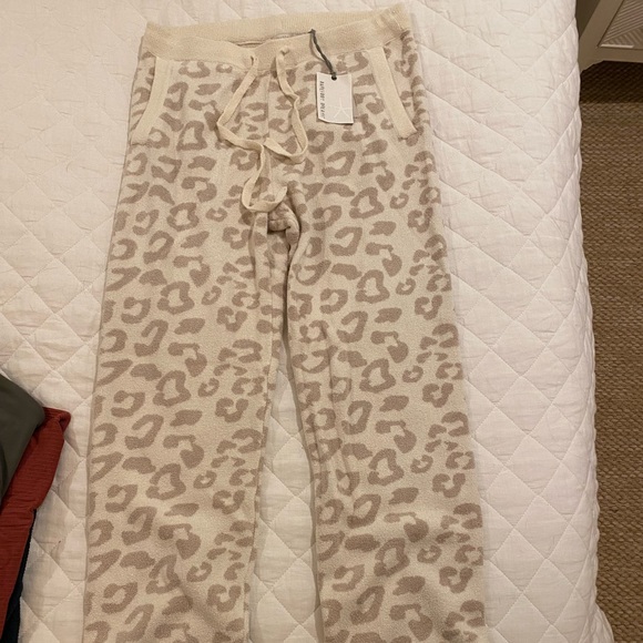 Barefoot Dreams Joggers - Picture 3 of 4